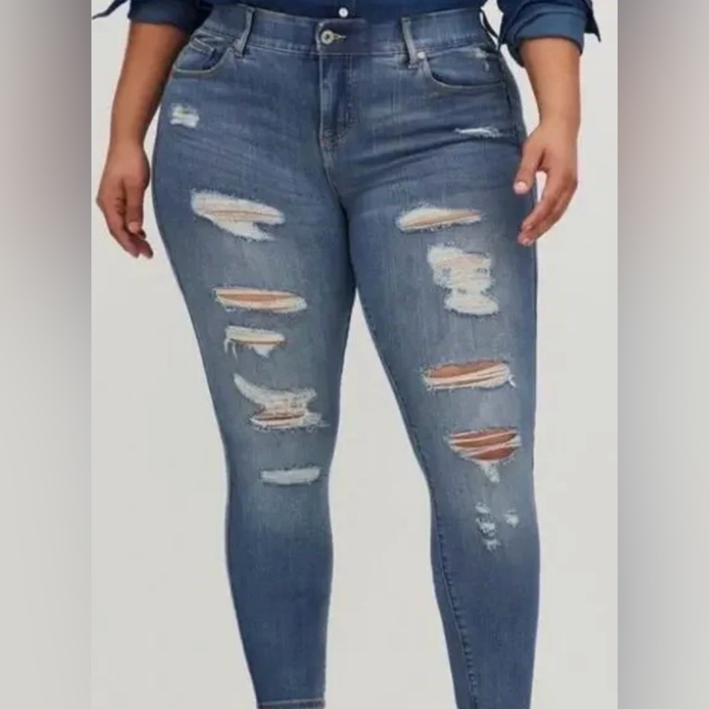 Torrid Bombshell Skinny Distressed Jeans Size 20T